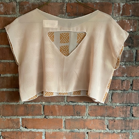 People Like Art cropped sheer blouse with back cut-out peach -small - Picture 5 of 5